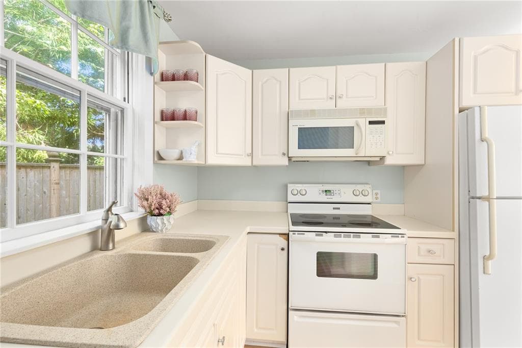 Condominium at 364 Bellevue Avenue UNIT D103E, Newport, photo 7 of 32