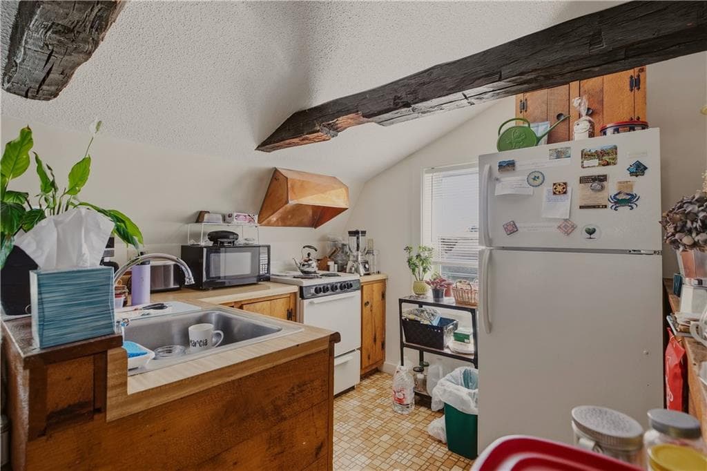 Multi Family at 2801 2803 East Main Road, Portsmouth, photo 13 of 46