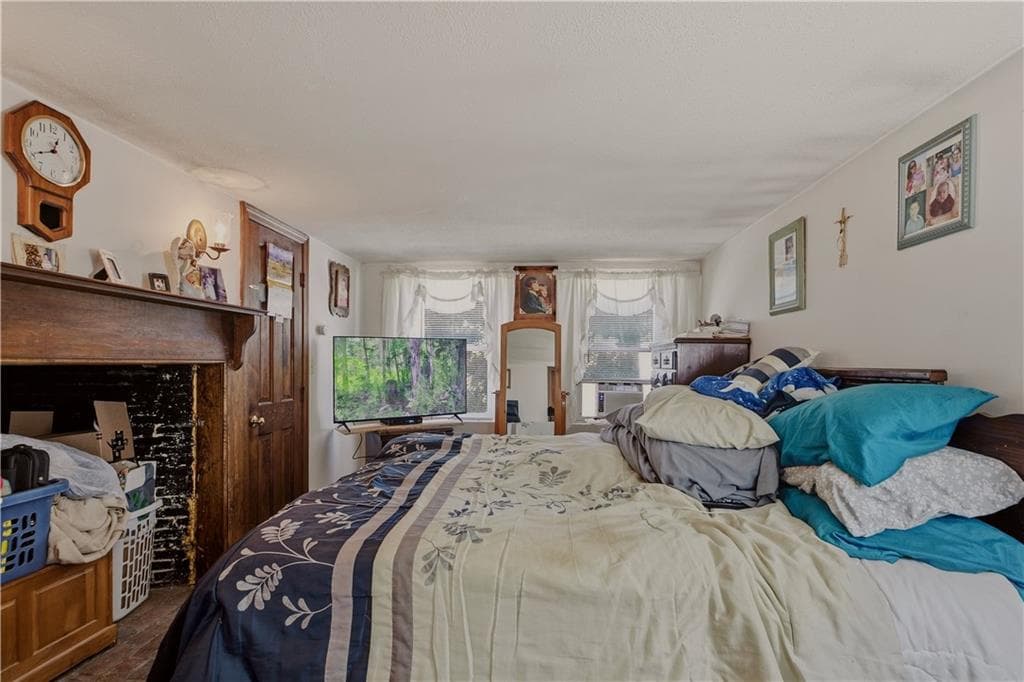 Multi Family at 2801 2803 East Main Road, Portsmouth, photo 7 of 46
