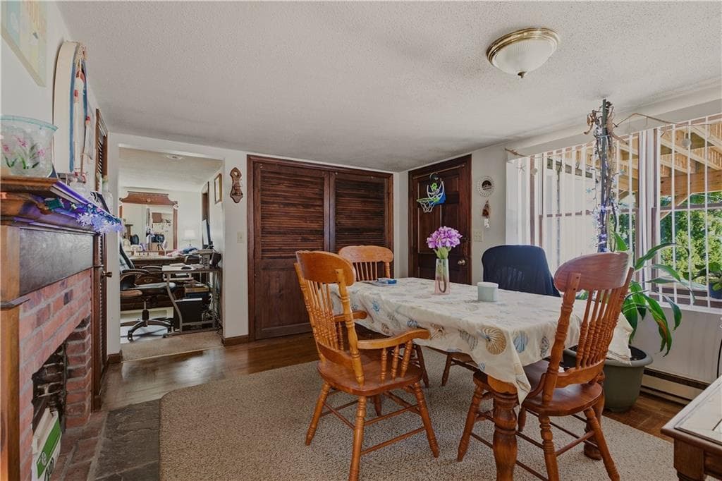 Multi Family at 2801 2803 East Main Road, Portsmouth, photo 9 of 46