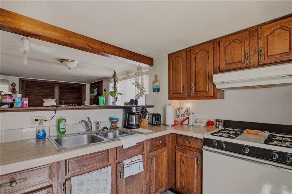 Multi Family at 2801 2803 East Main Road, Portsmouth, photo 10 of 46