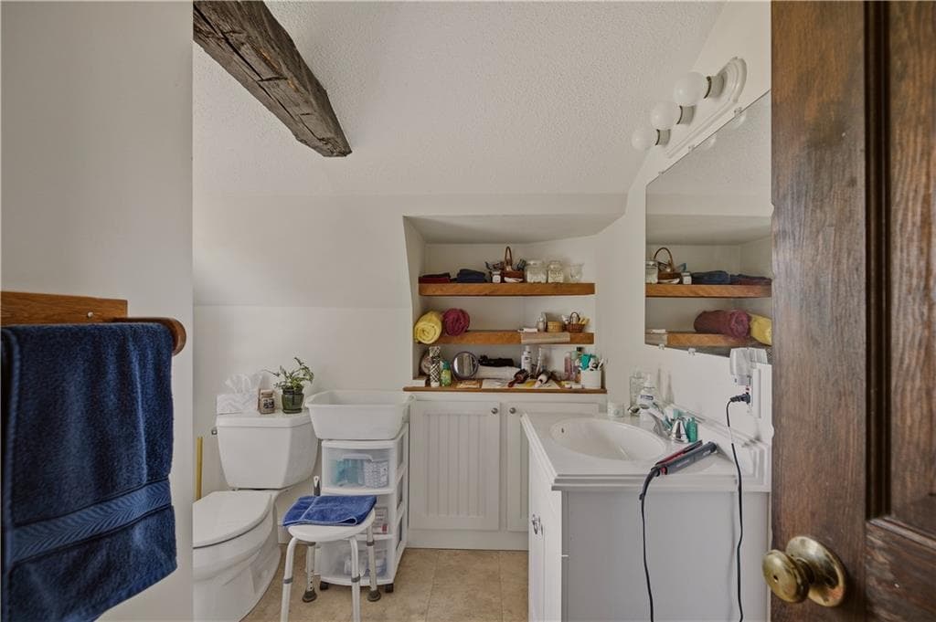 Multi Family at 2801 2803 East Main Road, Portsmouth, photo 15 of 46