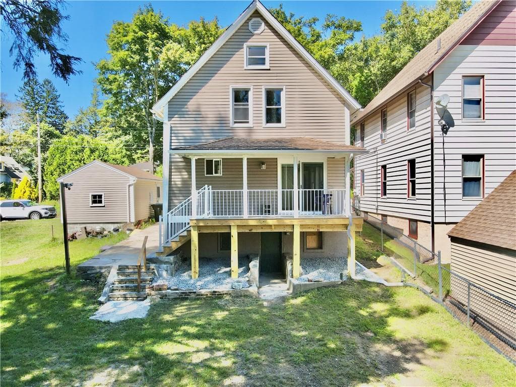 Single Family Residence at 9 Daniel Street, Norwich, photo 5 of 28