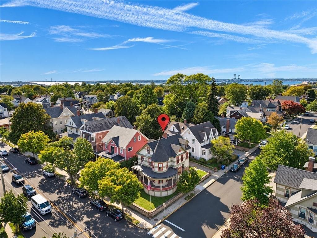 Single Family Residence at 350 Broadway, Newport, photo 9 of 50