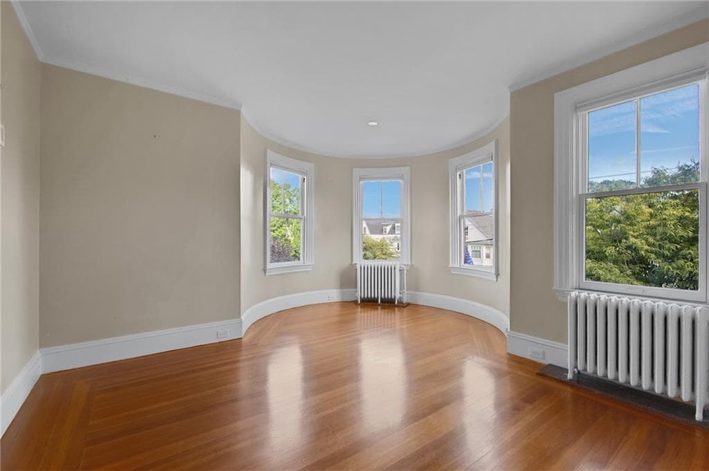 Single Family Residence at 350 Broadway, Newport, photo 30 of 50