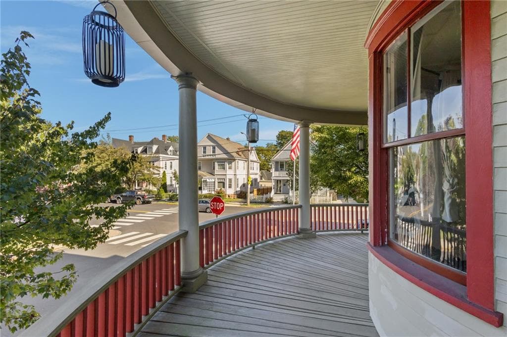 Single Family Residence at 350 Broadway, Newport, photo 10 of 50