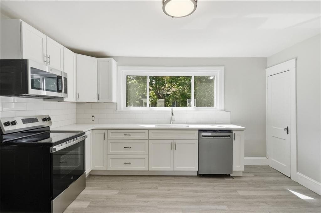 Single Family Residence at 41 Custer Street, Warwick, photo 7 of 24