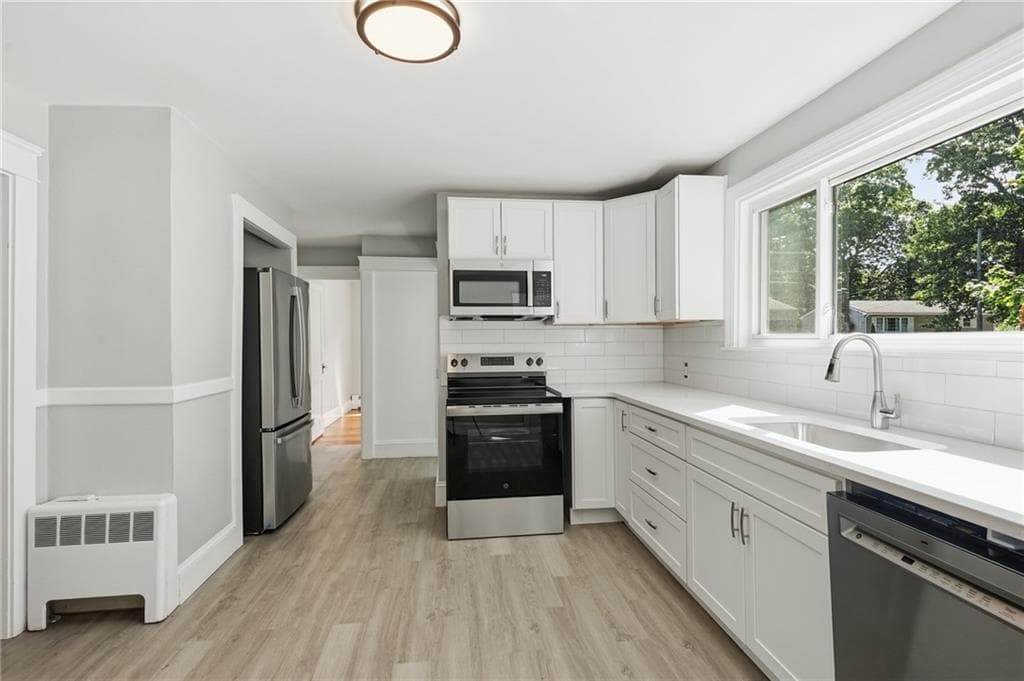 Single Family Residence at 41 Custer Street, Warwick, photo 5 of 24