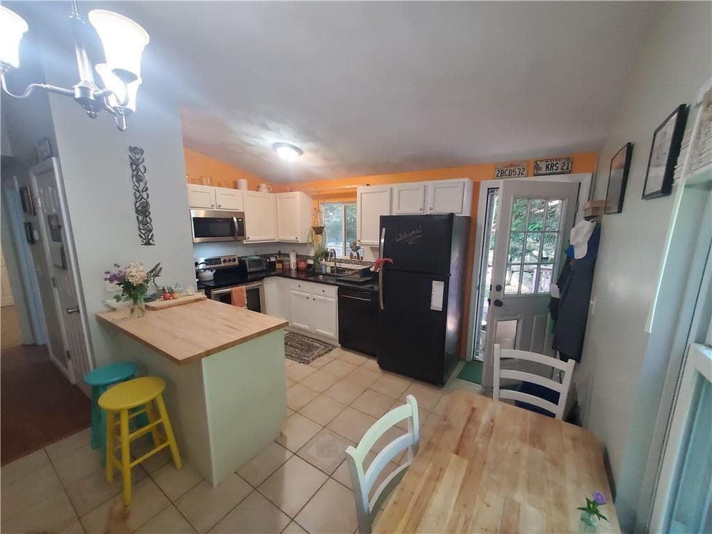 Single Family Residence at 85 Shattock Avenue, Warwick, photo 13 of 32