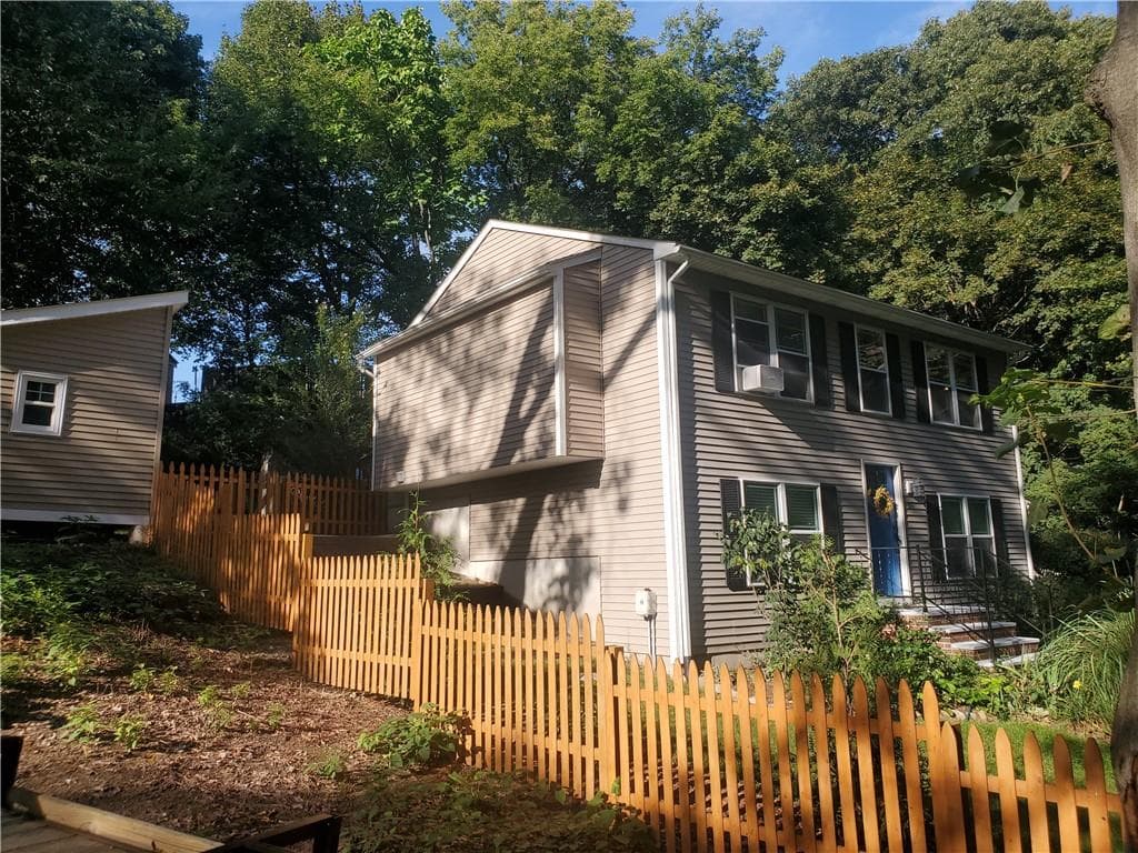 Single Family Residence at 85 Shattock Avenue, Warwick, photo 4 of 32