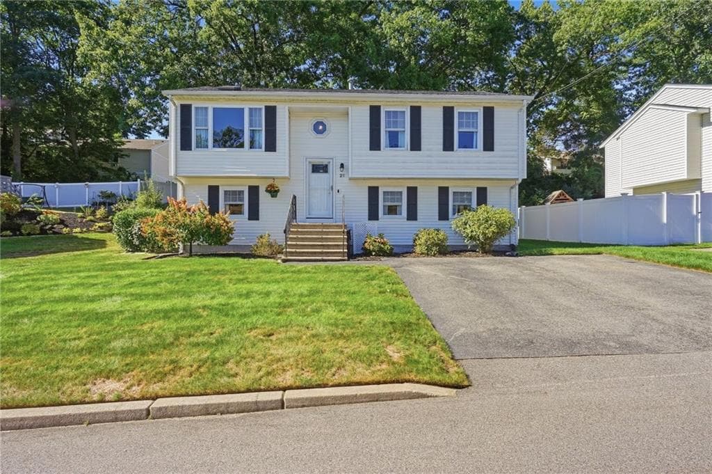 Single Family Residence at 21 Lawnacre Drive, North Providence, photo 2 of 47