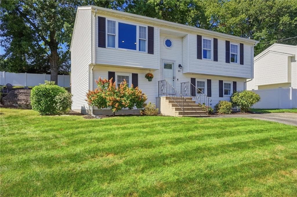 Single Family Residence at 21 Lawnacre Drive, North Providence, photo 46 of 47