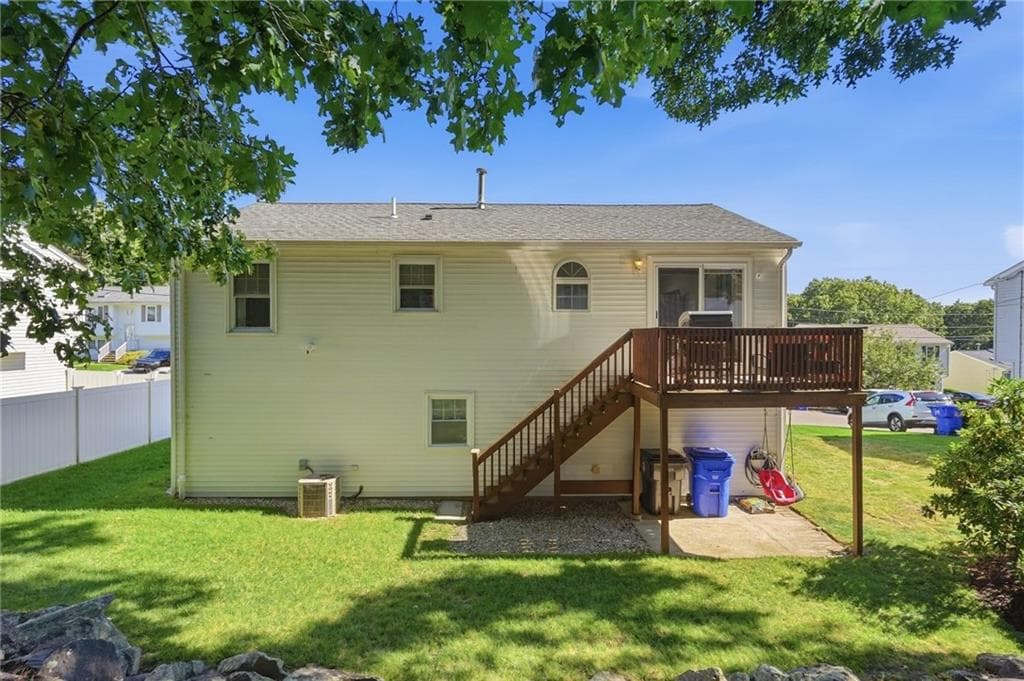 Single Family Residence at 21 Lawnacre Drive, North Providence, photo 43 of 47