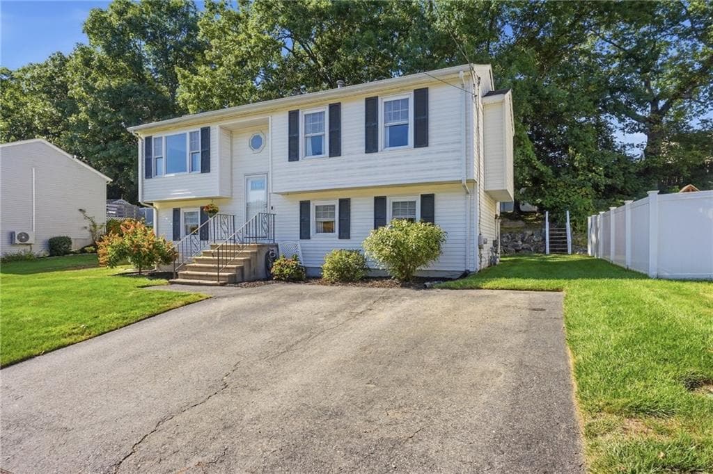 Single Family Residence at 21 Lawnacre Drive, North Providence, photo 3 of 47