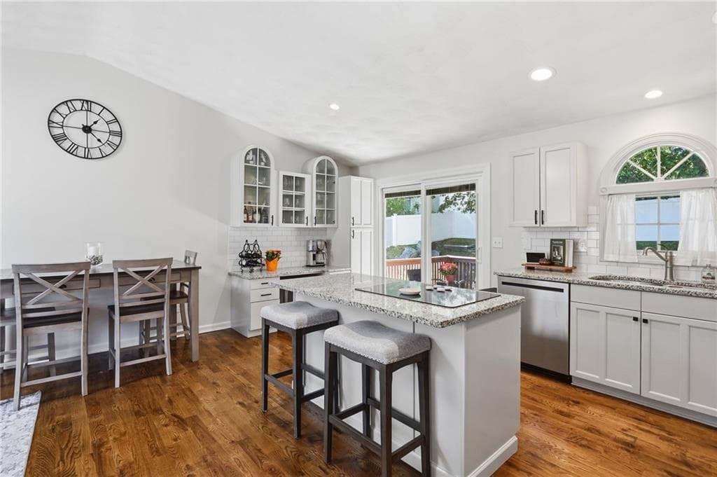 Single Family Residence at 21 Lawnacre Drive, North Providence, photo 5 of 47