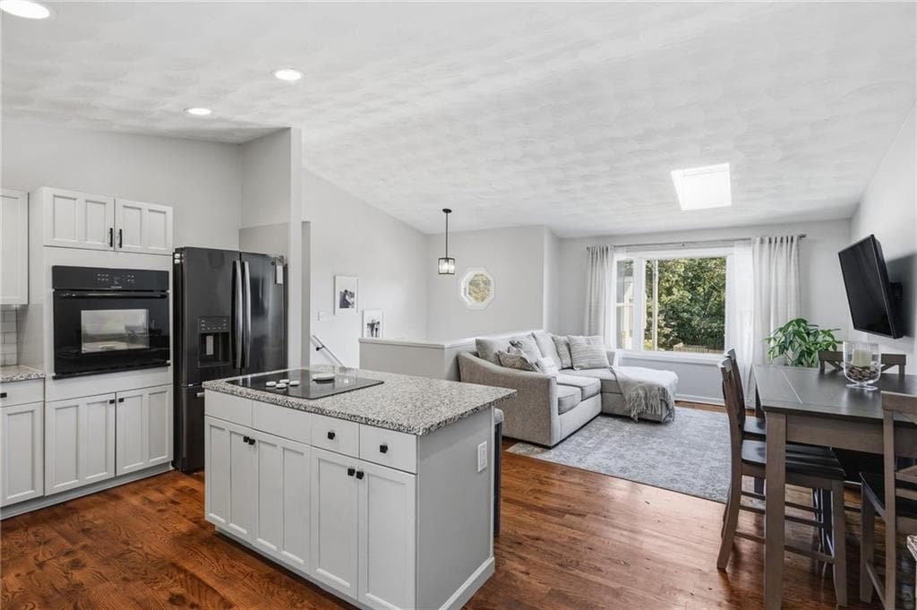 Single Family Residence at 21 Lawnacre Drive, North Providence, photo 9 of 47