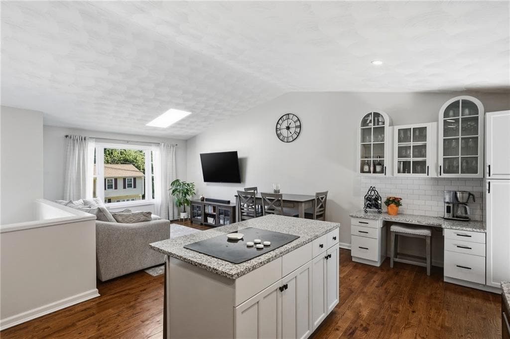 Single Family Residence at 21 Lawnacre Drive, North Providence, photo 10 of 47