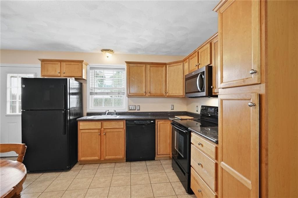 Condominium at 87 North Bend Street UNIT 3, Pawtucket, photo 7 of 27
