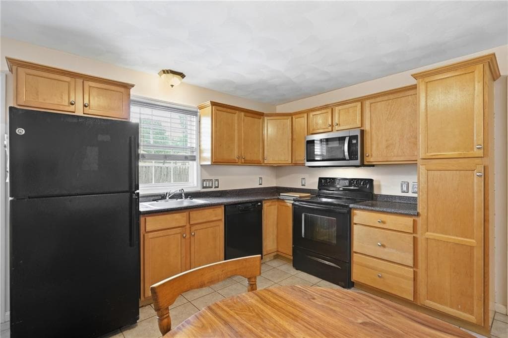 Condominium at 87 North Bend Street UNIT 3, Pawtucket, photo 5 of 27