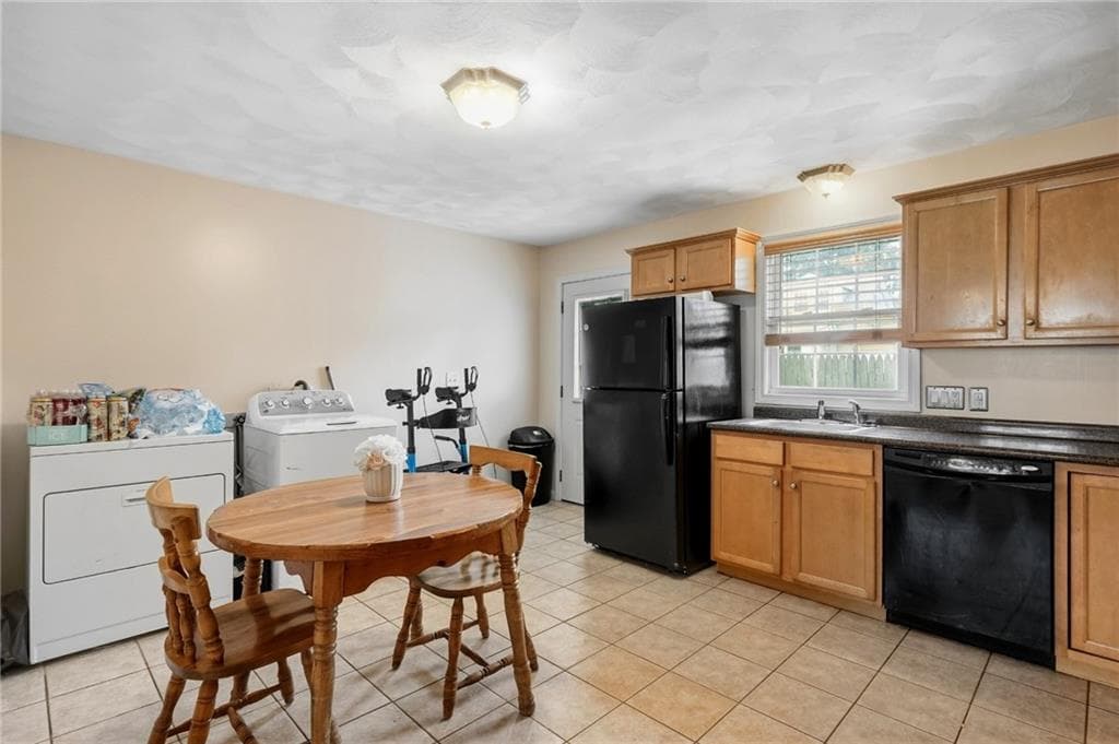 Condominium at 87 North Bend Street UNIT 3, Pawtucket, photo 9 of 27