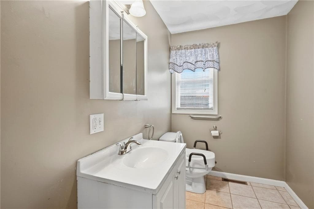 Condominium at 87 North Bend Street UNIT 3, Pawtucket, photo 15 of 27