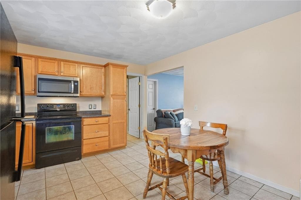 Condominium at 87 North Bend Street UNIT 3, Pawtucket, photo 8 of 27