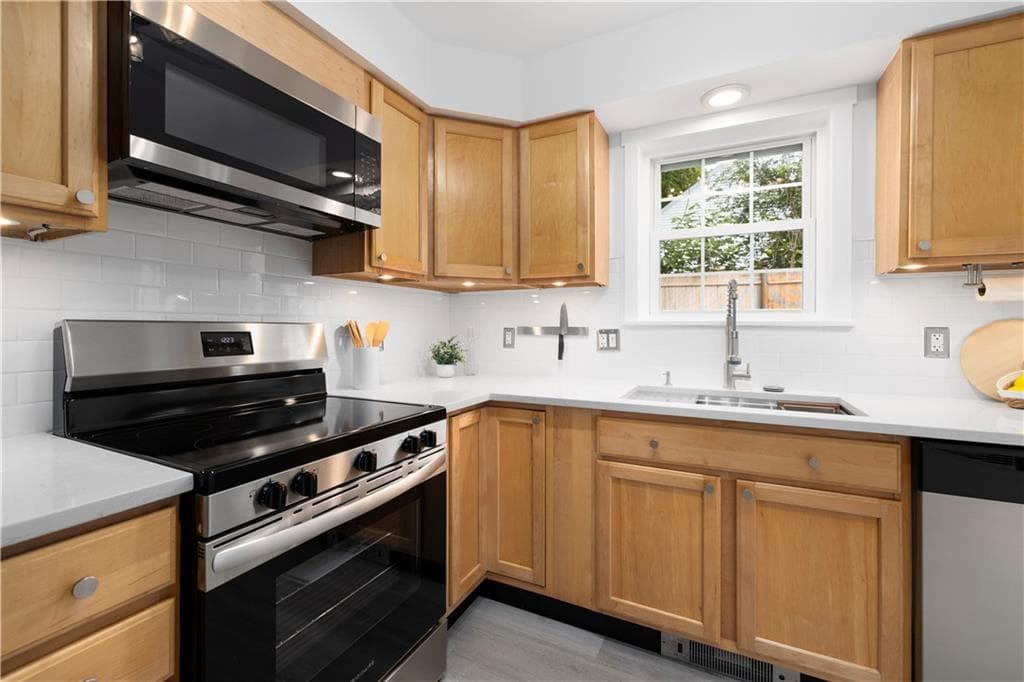 Condominium at 45 Cherry Lane UNIT B, South Kingstown, photo 13 of 37