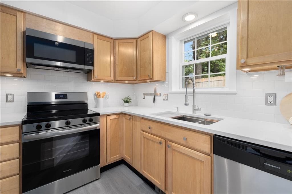 Condominium at 45 Cherry Lane UNIT B, South Kingstown, photo 16 of 37