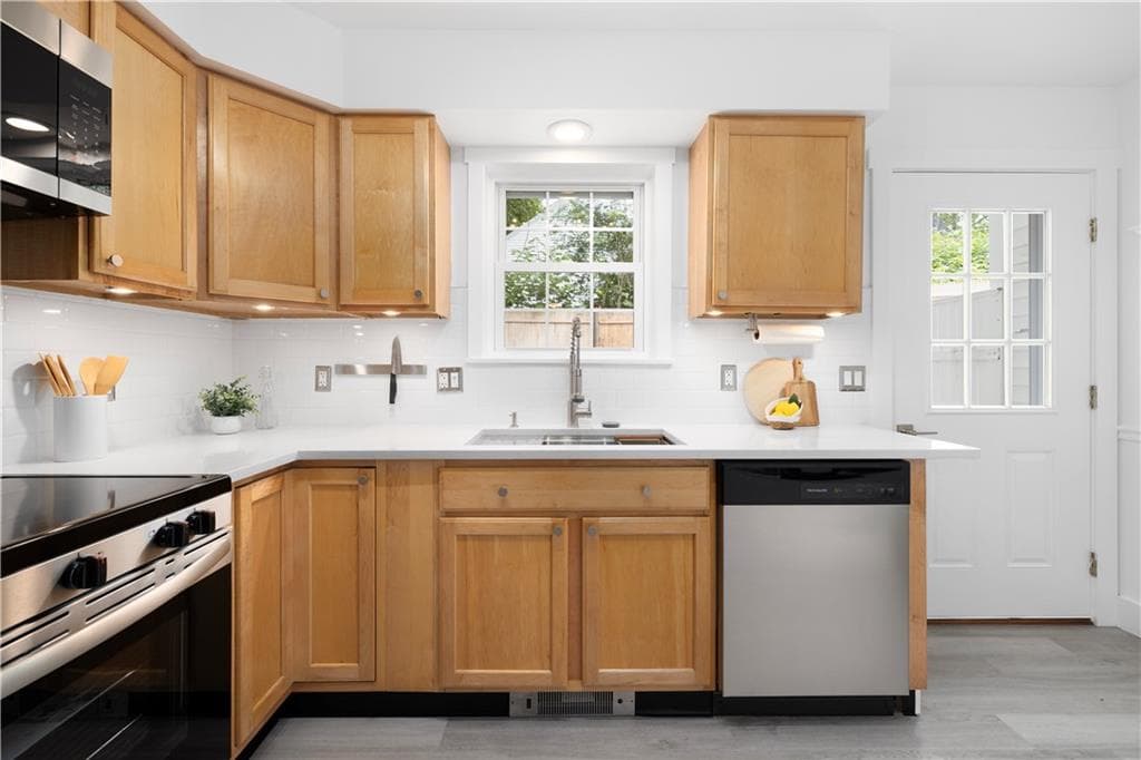 Condominium at 45 Cherry Lane UNIT B, South Kingstown, photo 12 of 37