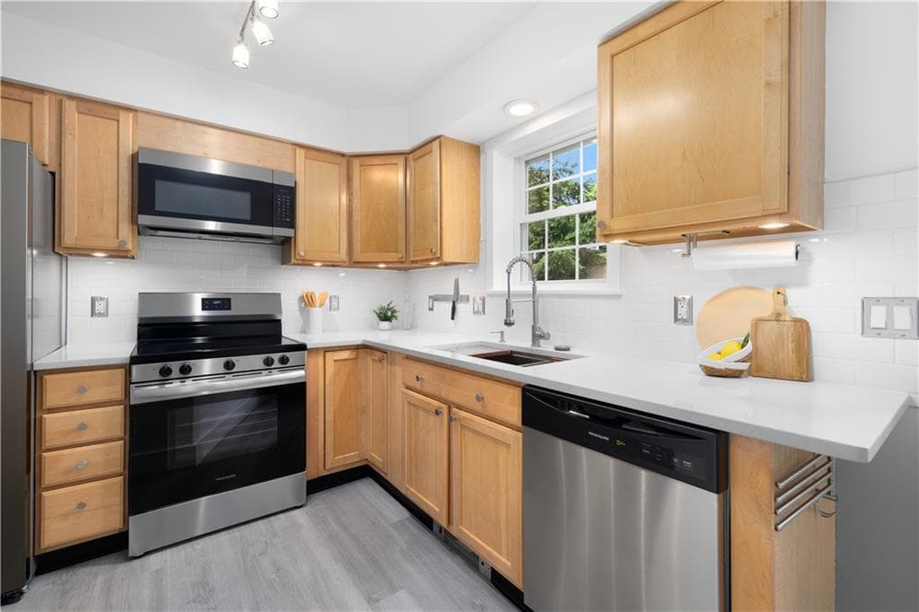 Condominium at 45 Cherry Lane UNIT B, South Kingstown, photo 3 of 37