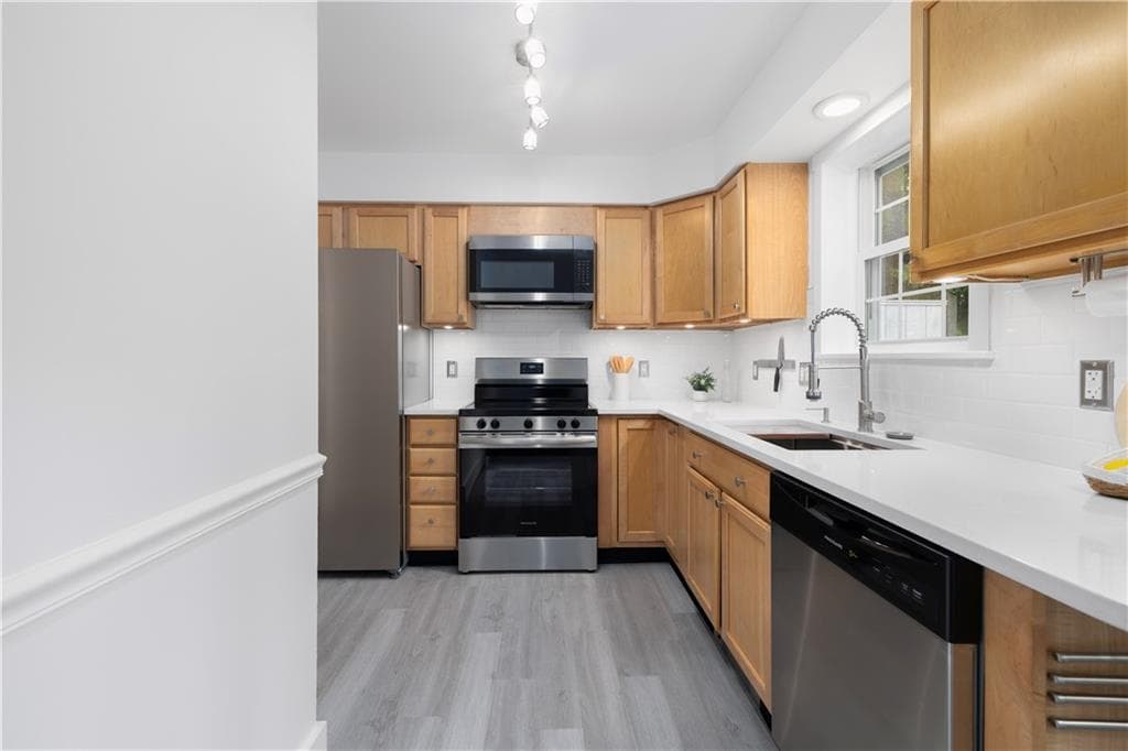Condominium at 45 Cherry Lane UNIT B, South Kingstown, photo 14 of 37