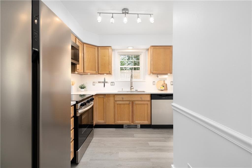 Condominium at 45 Cherry Lane UNIT B, South Kingstown, photo 11 of 37