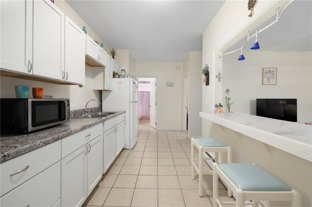 Condominium at 94 Cowesett Avenue UNIT 19, West Warwick, photo 6 of 20