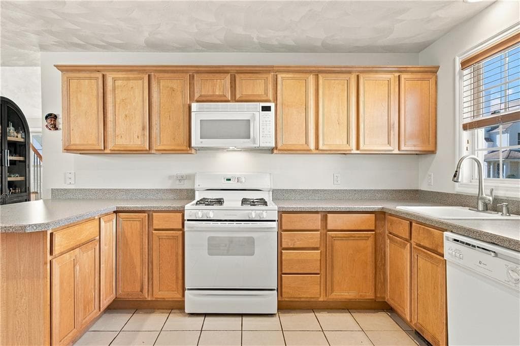 Condominium at 145 Boylston Drive UNIT 145, Cranston, photo 12 of 44