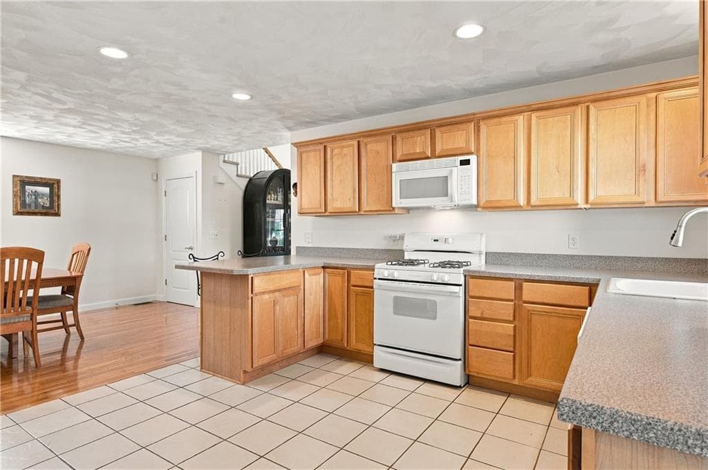 Condominium at 145 Boylston Drive UNIT 145, Cranston, photo 11 of 44