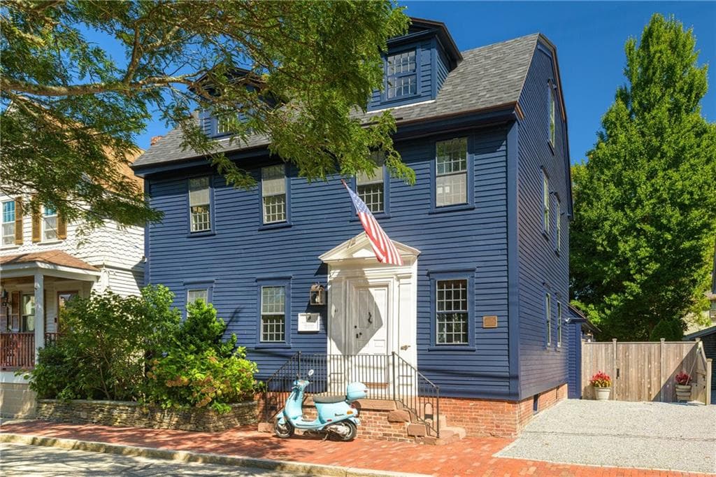 81 2nd Street