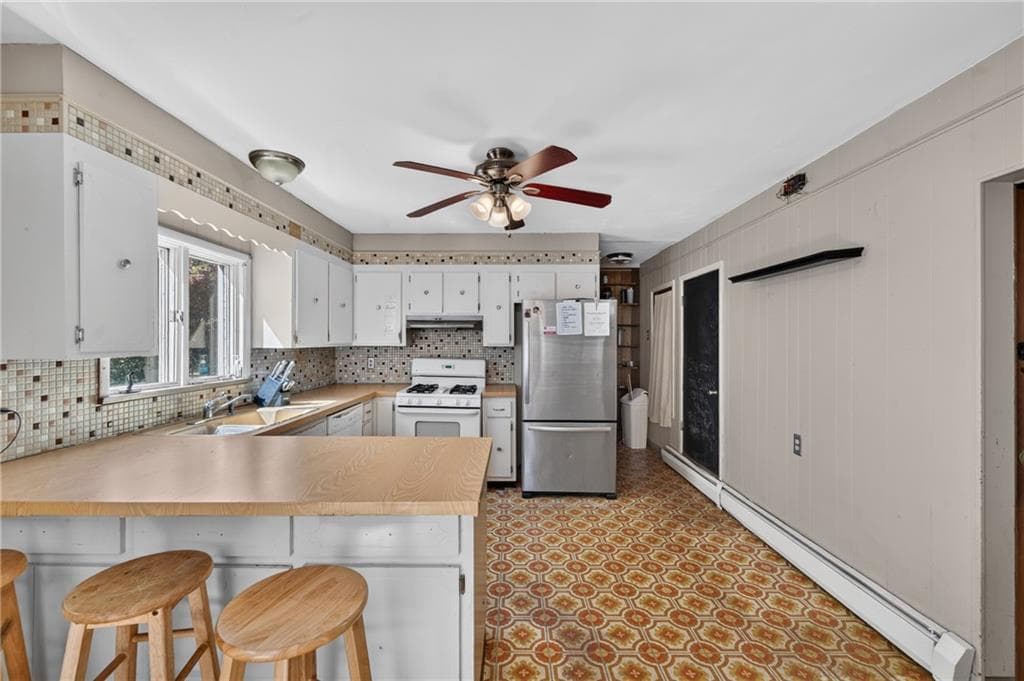 Single Family Residence at 27 Ferncrest Boulevard, North Providence, photo 3 of 15