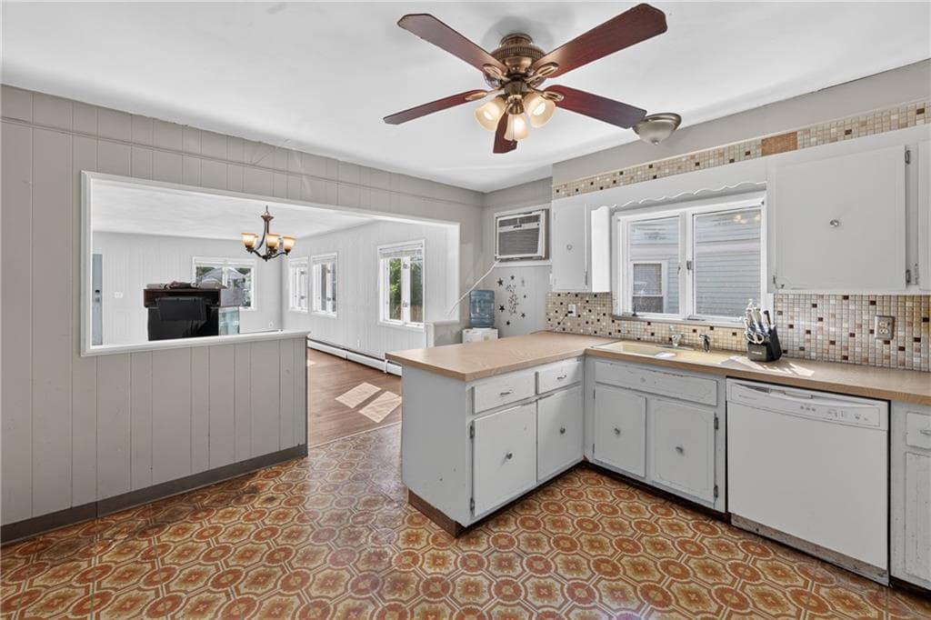 Single Family Residence at 27 Ferncrest Boulevard, North Providence, photo 5 of 15