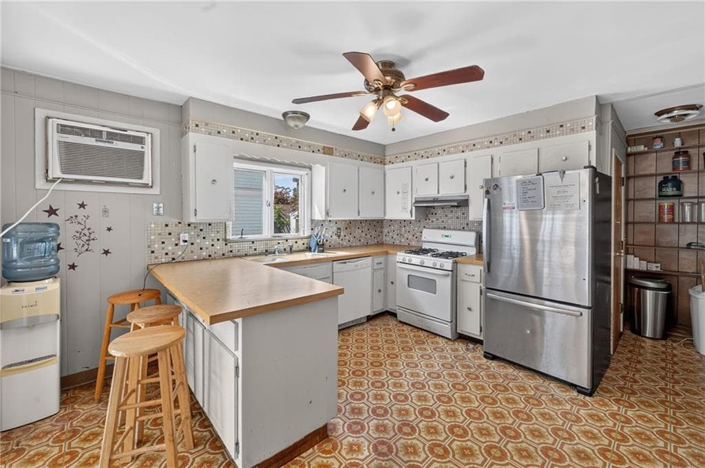 Single Family Residence at 27 Ferncrest Boulevard, North Providence, photo 4 of 15