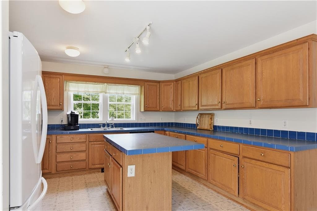 Single Family Residence at 2037 Crandall Road, Tiverton, photo 9 of 48
