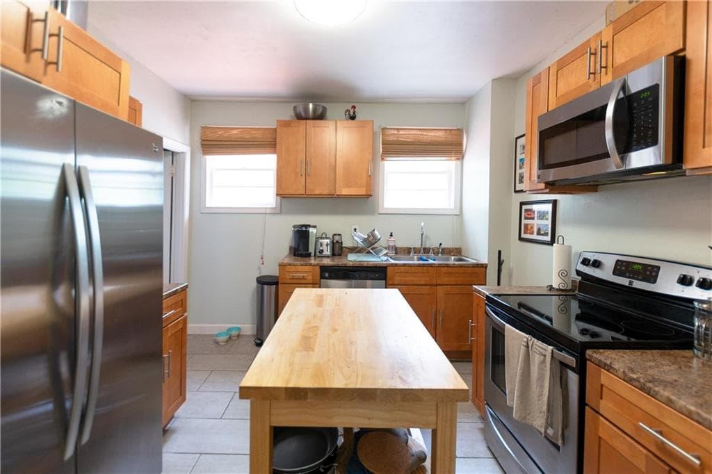 Multi Family at 75 Doyle Avenue, Providence, photo 9 of 14