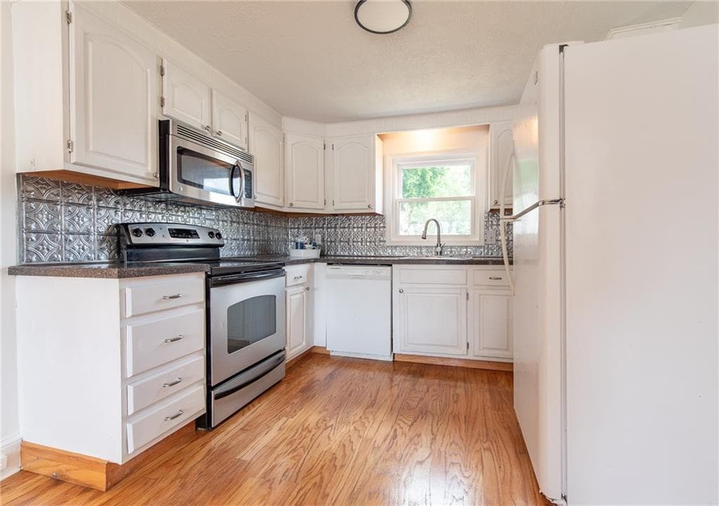 Single Family Residence at 15 Gage Street, Warwick, photo 3 of 31