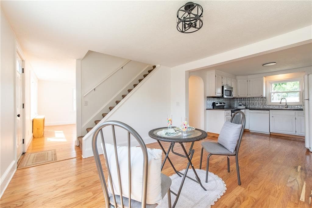 Single Family Residence at 15 Gage Street, Warwick, photo 9 of 31