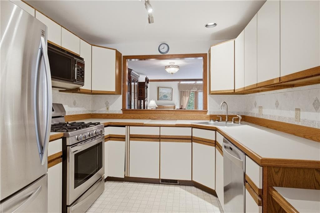 Condominium at 80 Fisher Road UNIT 46, Cumberland, photo 11 of 49