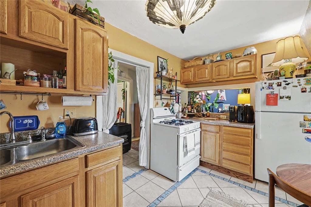 Multi Family at 84 86 Doyle Avenue, Providence, photo 43 of 50