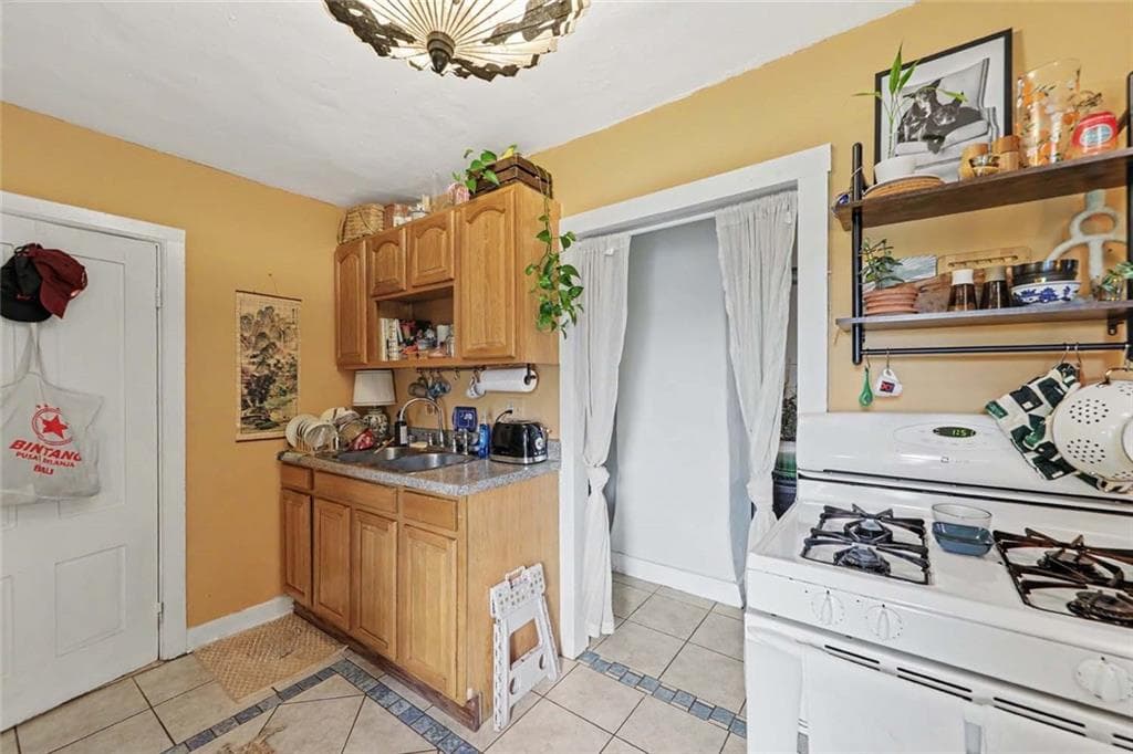 Multi Family at 84 86 Doyle Avenue, Providence, photo 45 of 50