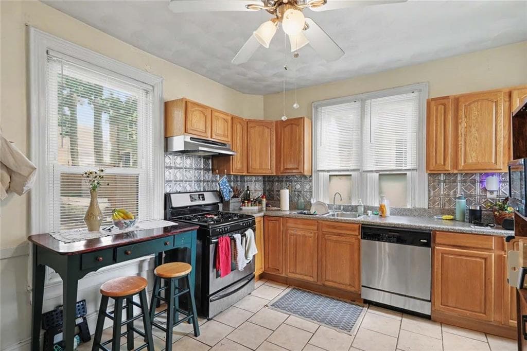 Multi Family at 88 Doyle Avenue, Providence, photo 13 of 36