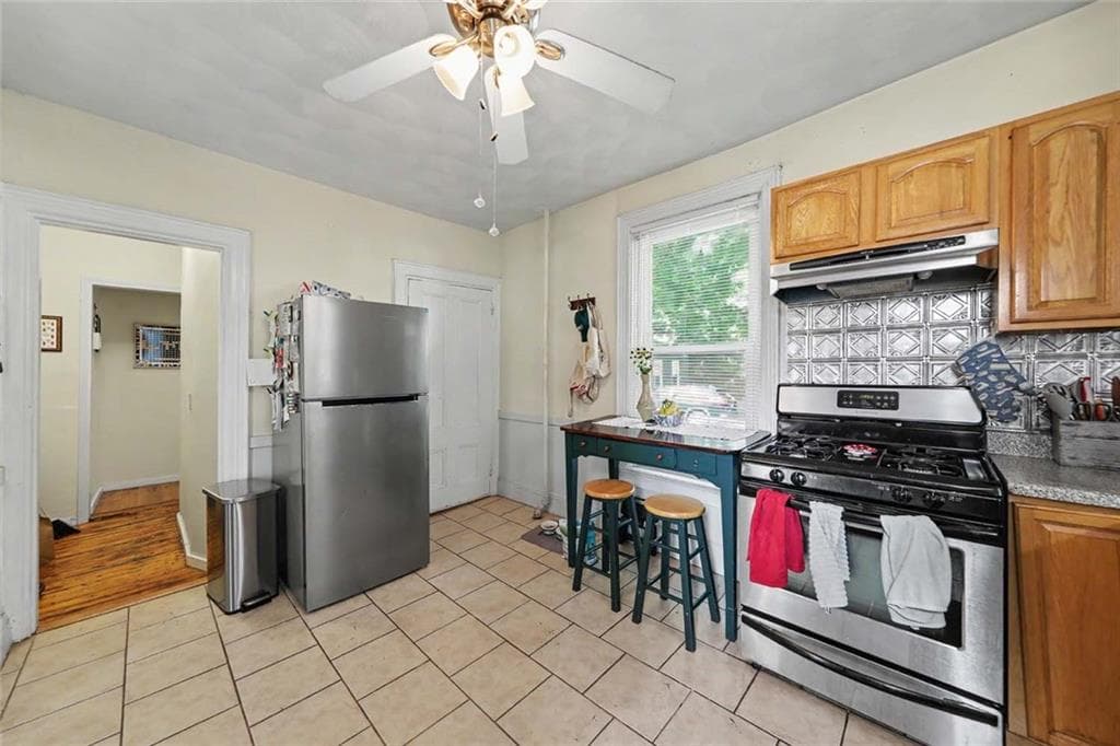 Multi Family at 88 Doyle Avenue, Providence, photo 14 of 36