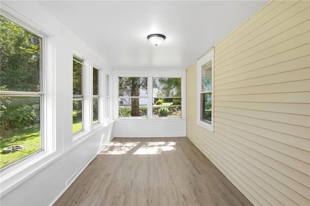 Single Family Residence at 310 New River Road, Lincoln, photo 6 of 41