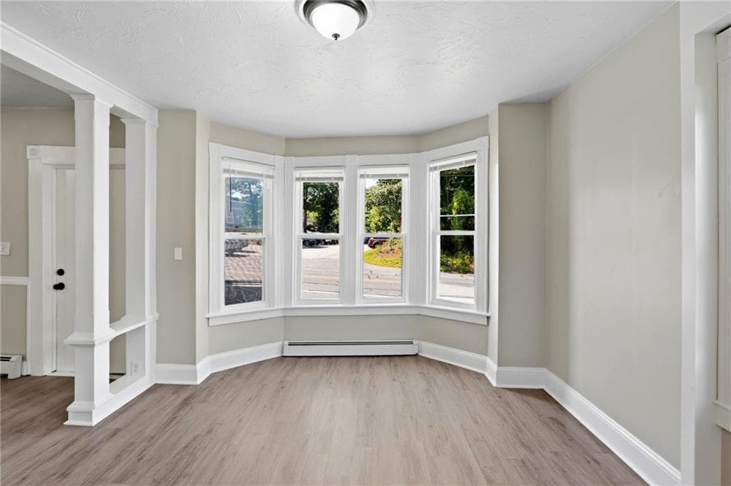 Single Family Residence at 310 New River Road, Lincoln, photo 11 of 41